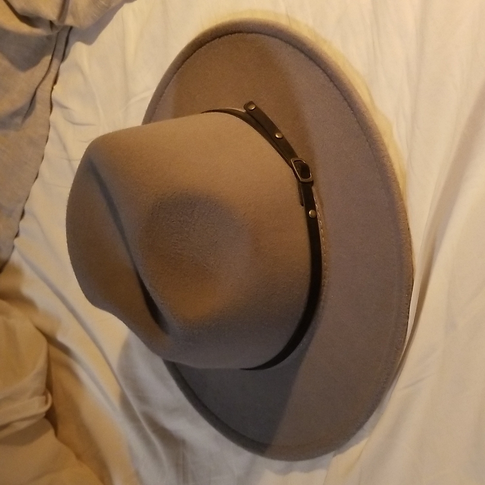 Adjustable grey hat
